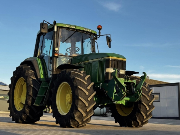 John Deere 6800